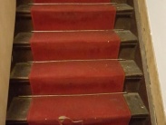 Traplopers leggen 4 trappen 49 tredes, en een 8m lange loper in de gang