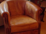 1 chesterfield 1 Rotan en 1 draaistoel herstoffering