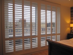 shutters voor schuifpui in slaapkamer