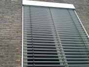 24 Buitenjaloezieen 80 x 250 hg met electrische bediening