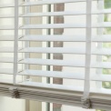 6 Houten jaloezieën 50 mm met ladderband