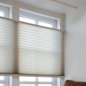 2 Duette® Shades voor woonkamer met Top-Down